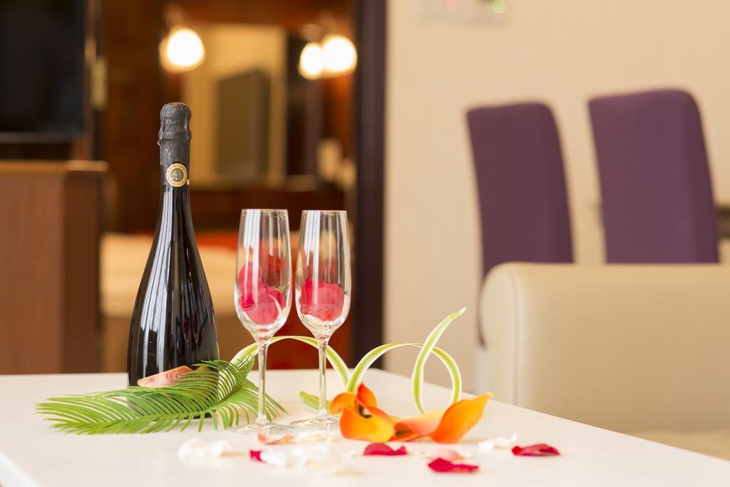 Hotel Alps (Adults Only) Osaka Ngoại thất bức ảnh
